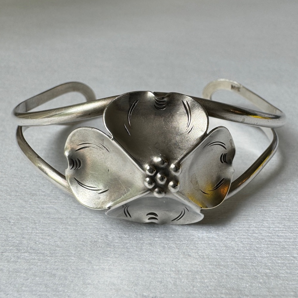 Pretty Vtg Sterling Silver Dogwood Flower Cuff Bracelet By Stuart NYE Marked